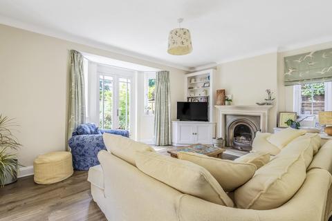 14 Oaken Drive, Claygate, Esher, KT10 0DL
