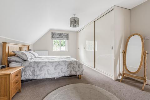 14 Oaken Drive, Claygate, Esher, KT10 0DL