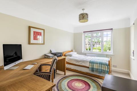 14 Oaken Drive, Claygate, Esher, KT10 0DL