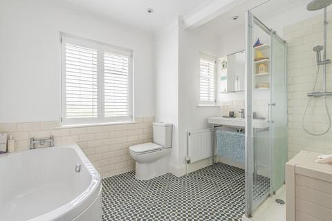 14 Oaken Drive, Claygate, Esher, KT10 0DL