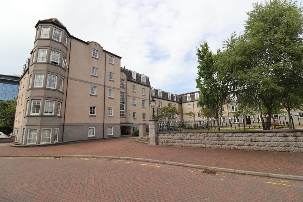 Fonthill Avenue, Top Floor, AB11 2 bed flat £700 pcm (£162 pw)