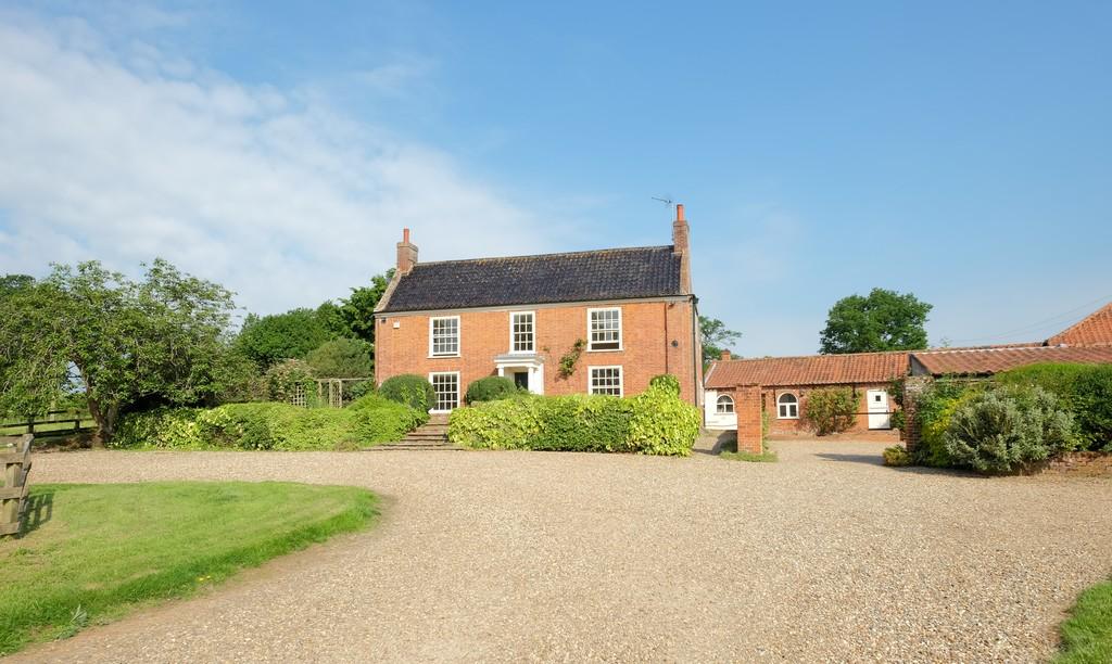 The Moor, Reepham, Norfolk 3 bed detached house £3,000 pcm (£692 pw)