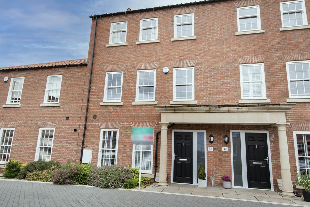 Blossom Grove, Retford 4 bed townhouse £235,000