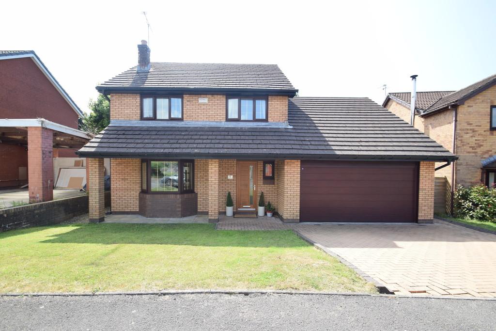 6 Beechwood Grove, Pencoed, Bridgend... 4 bed detached house £450,000