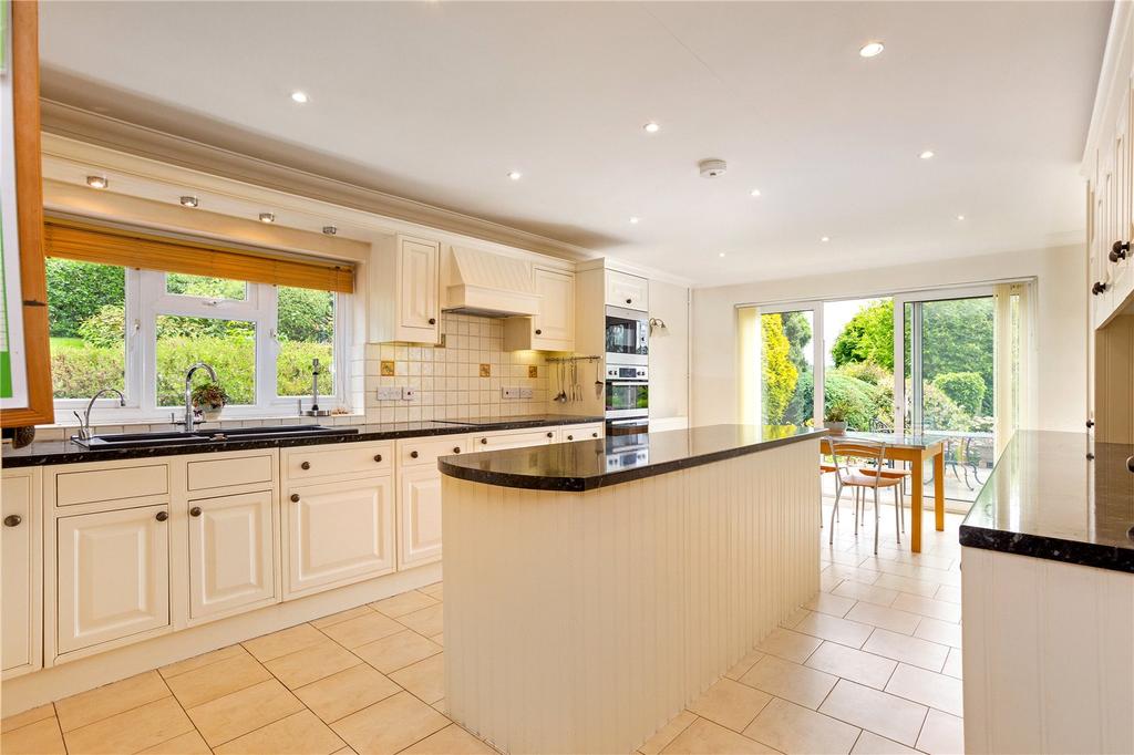 Kitchen/ Breakfast