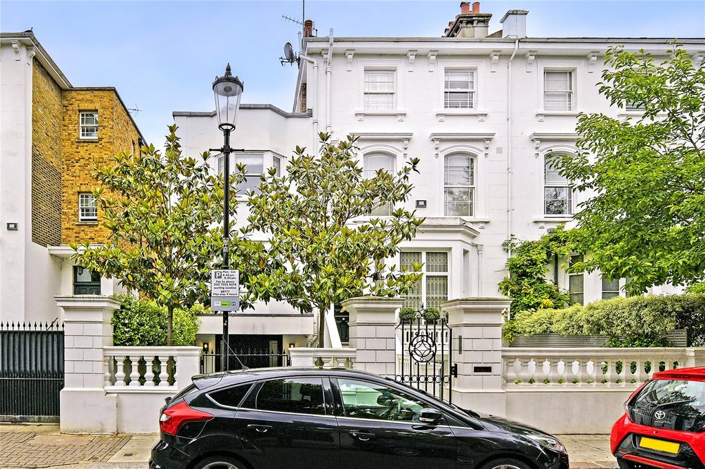 Bolton Studios, 17B Gilston Road... 1 bed apartment £2,708 pcm (£625 pw)