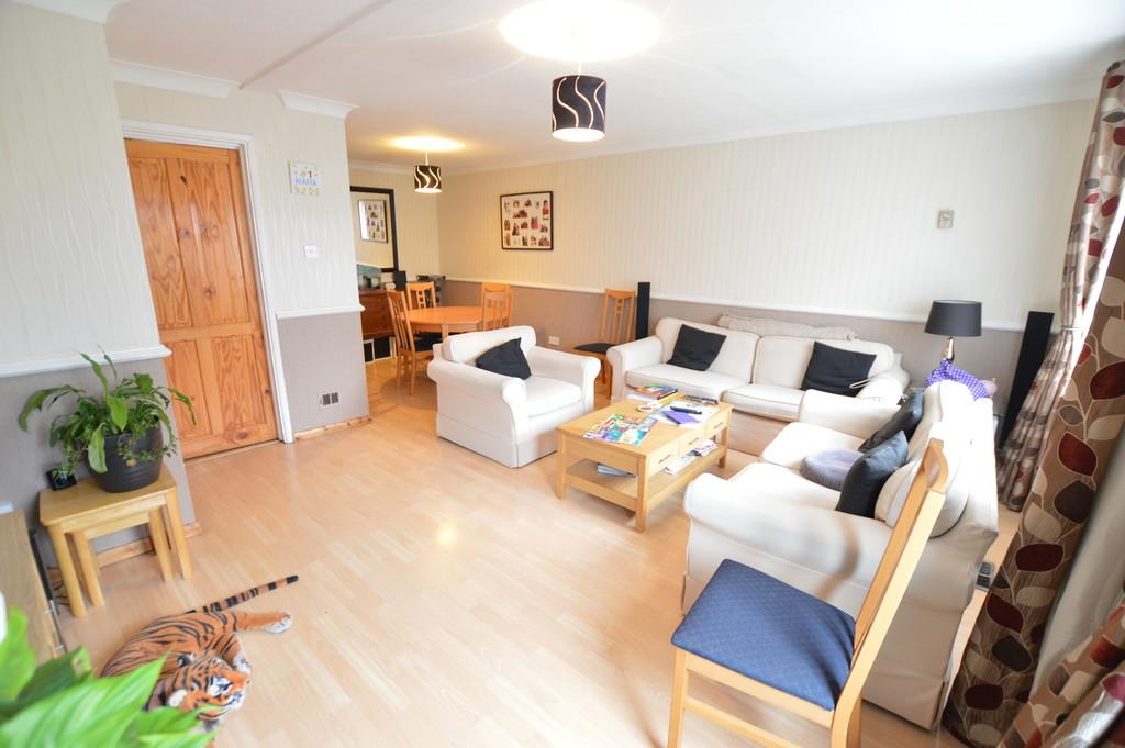 St Andrews Way, Slough 3 bed terraced house £350,000