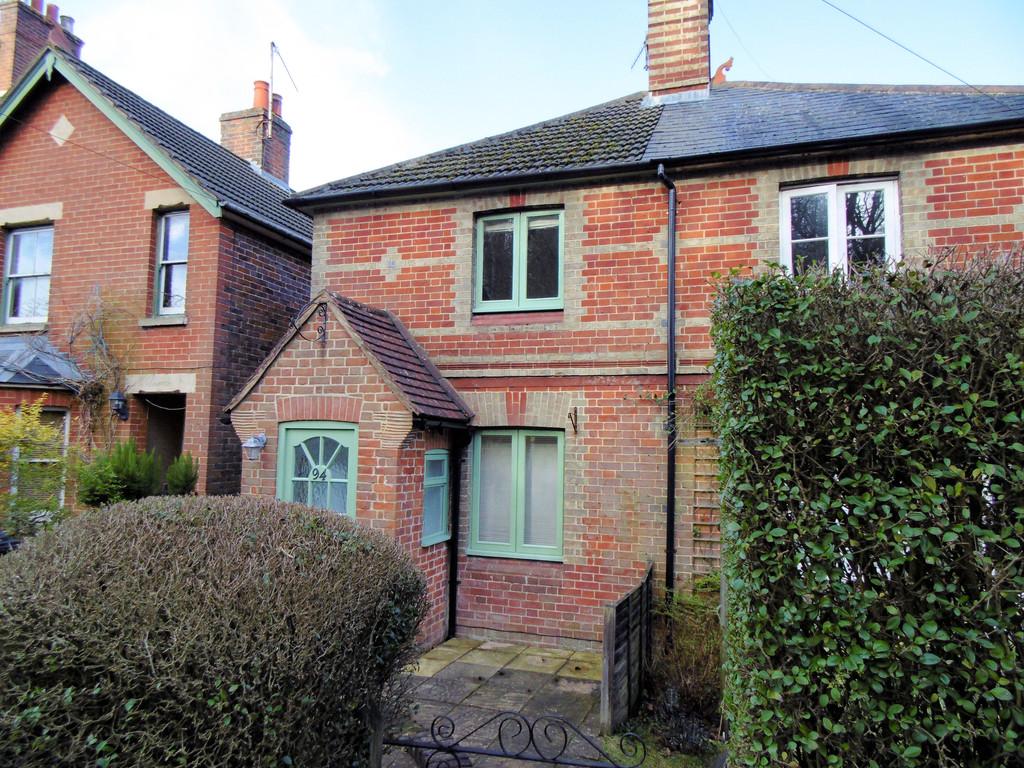 Camelsdale Road, Haslemere 2 bed semidetached house £1,350 pcm (£312 pw)