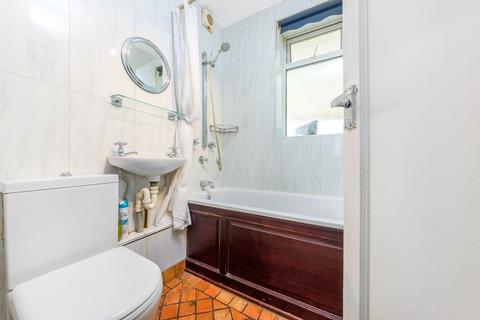 121 Langbrook Road, London, SE3 8RA