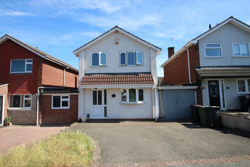 Montrose Drive, The Raywoods, Nuneaton 3 bed link detached house £220,000