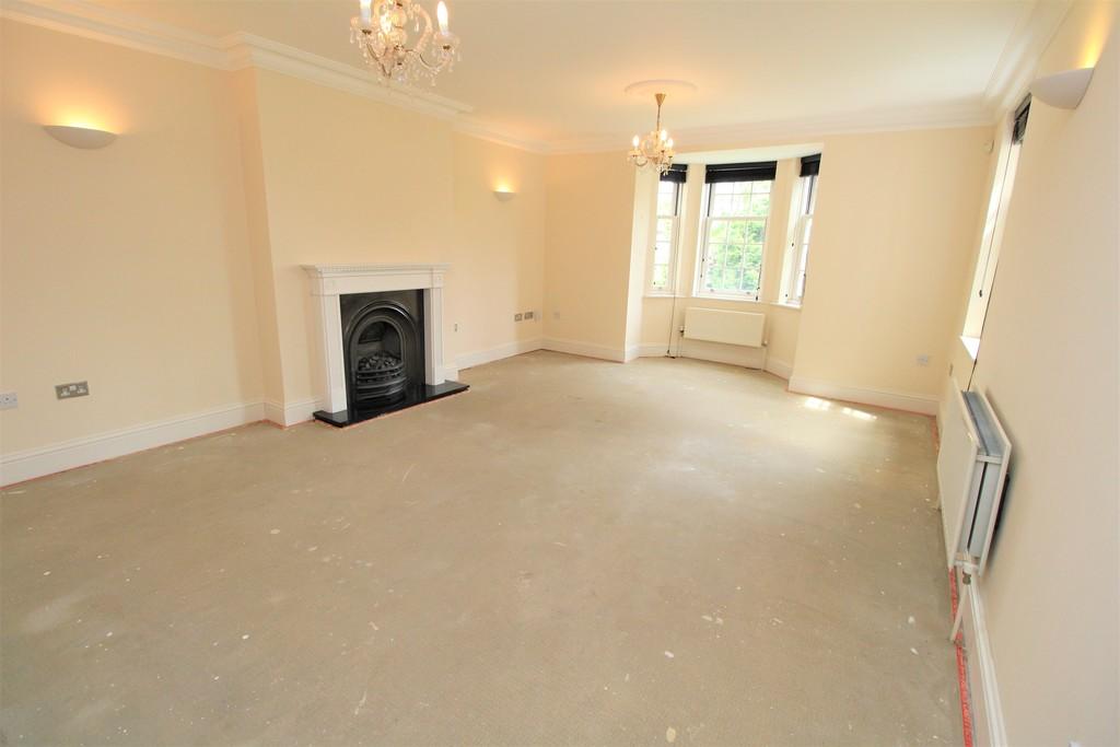 Queens Road, Colchester, CO3 3NY 2 bed apartment £355,000