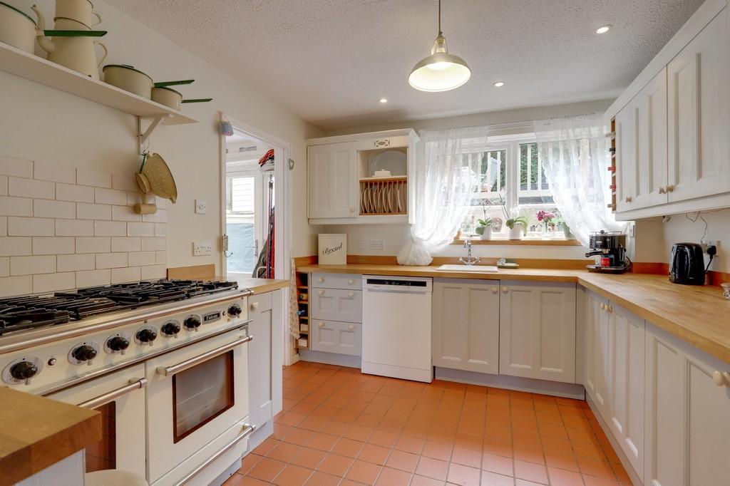 Gilbert Avenue Teignmouth 4 bed detached house £375,000