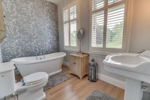 11 Ashleigh Road, Solihull, B91 1AE