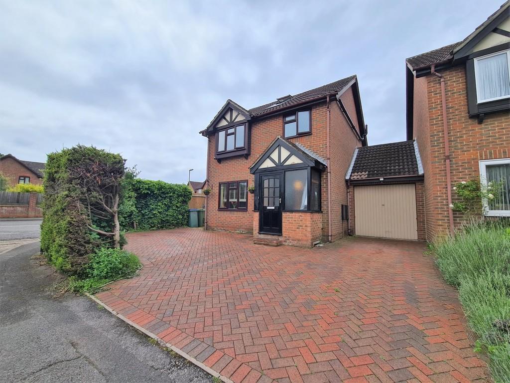 The Glades, Locks Heath 4 bed link detached house £425,000