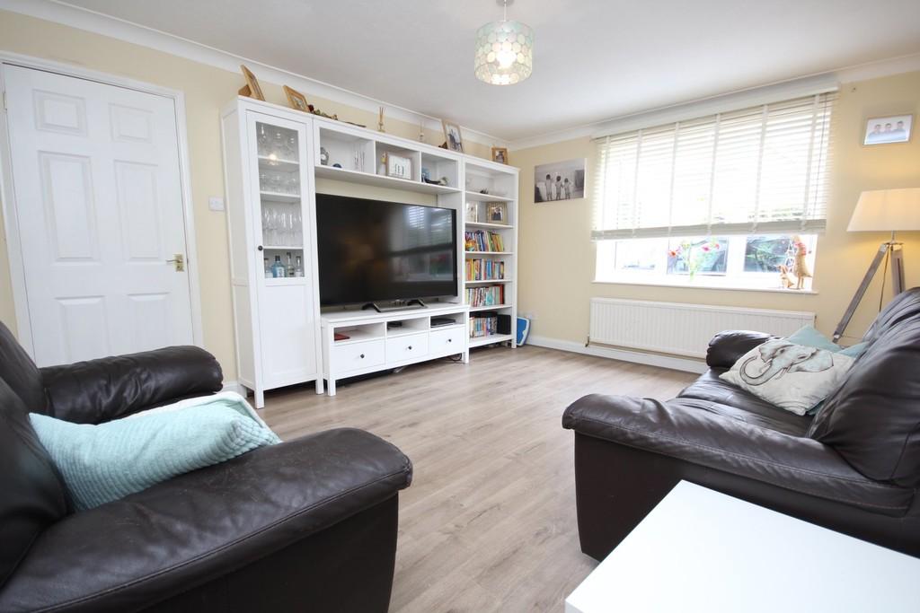 The Glades, Locks Heath 4 bed link detached house £425,000