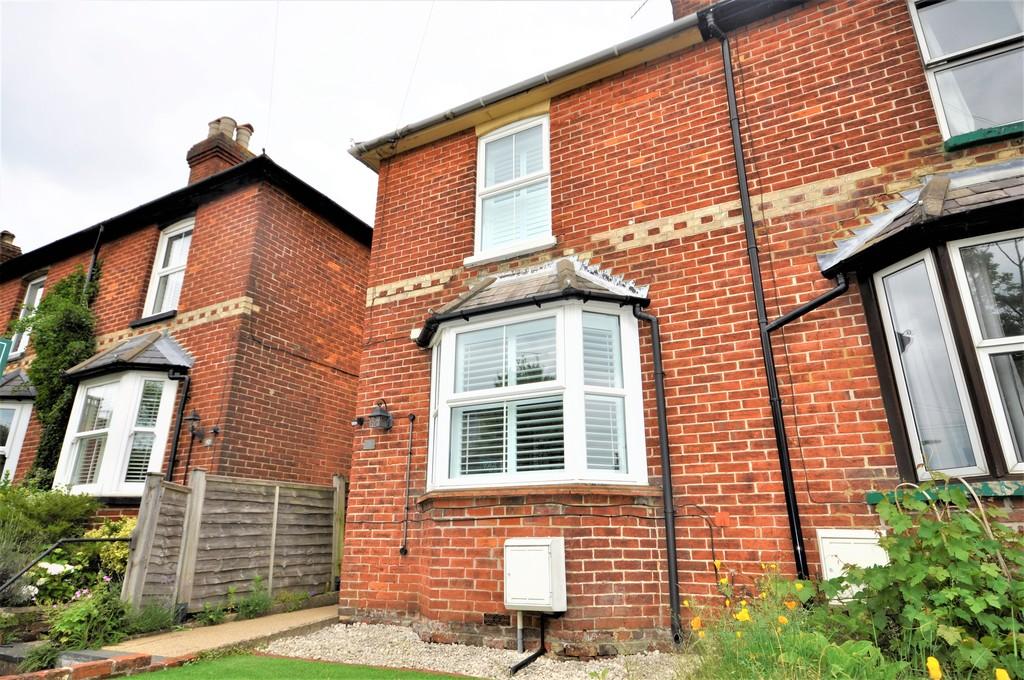 Hare Lane, Godalming 2 bed semidetached house £1,500 pcm (£346 pw)