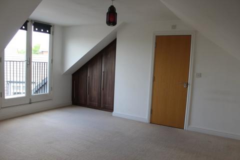 3 bedroom maisonette to rent, The Cloisters, Lincoln