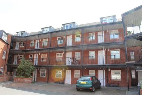 3 bedroom maisonette to rent, The Cloisters, Lincoln