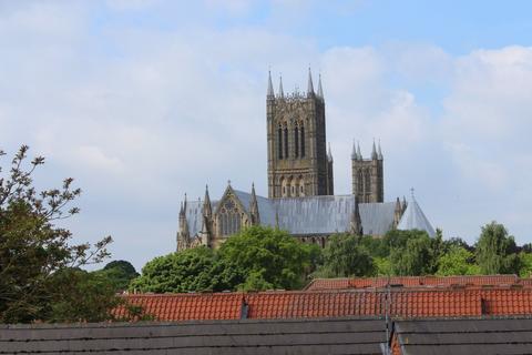 3 bedroom maisonette to rent, The Cloisters, Lincoln