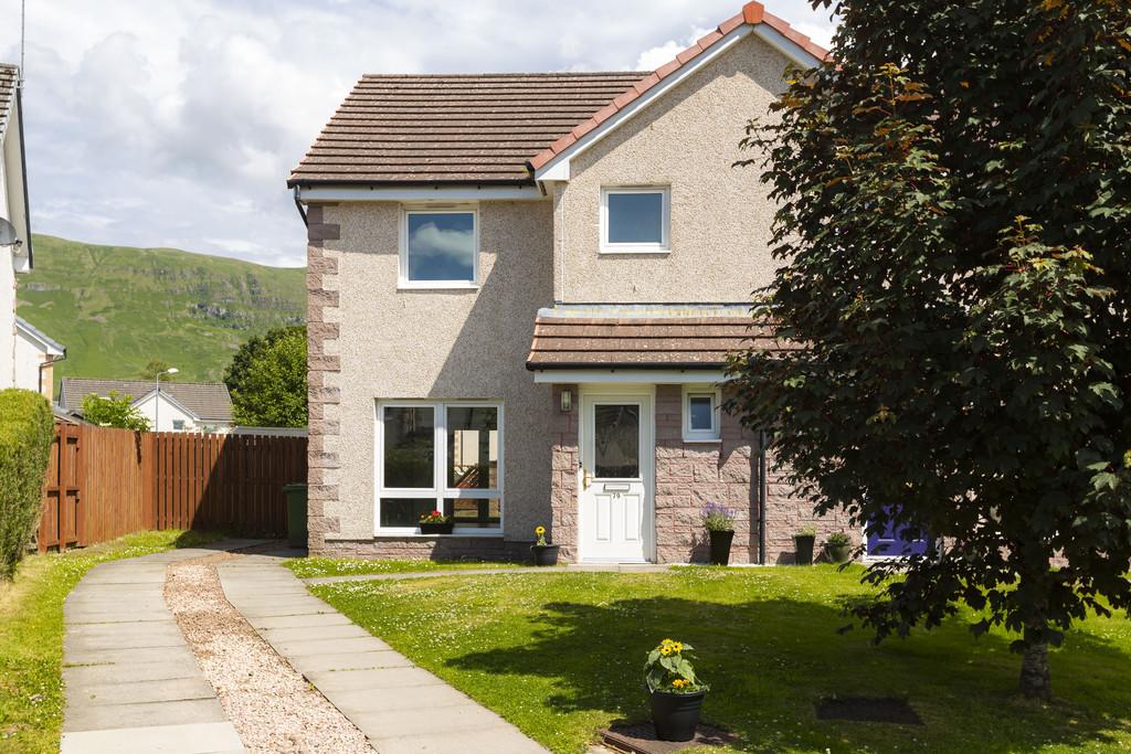 Calico Way, Lennoxtown 3 bed semidetached house £175,000