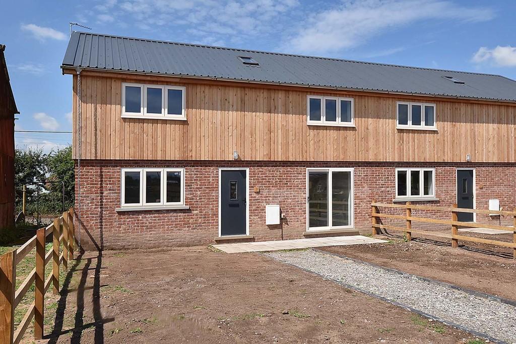 Forty Acre Lane, Kermincham 3 bed barn conversion £1,750 pcm (£404 pw)