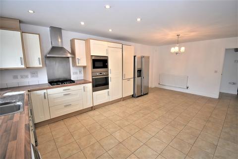4 bedroom end of terrace house to rent, 16 Oldfield Road