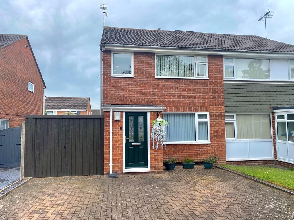 Queensway, Weddington, Nuneaton 3 bed semidetached house £252,500
