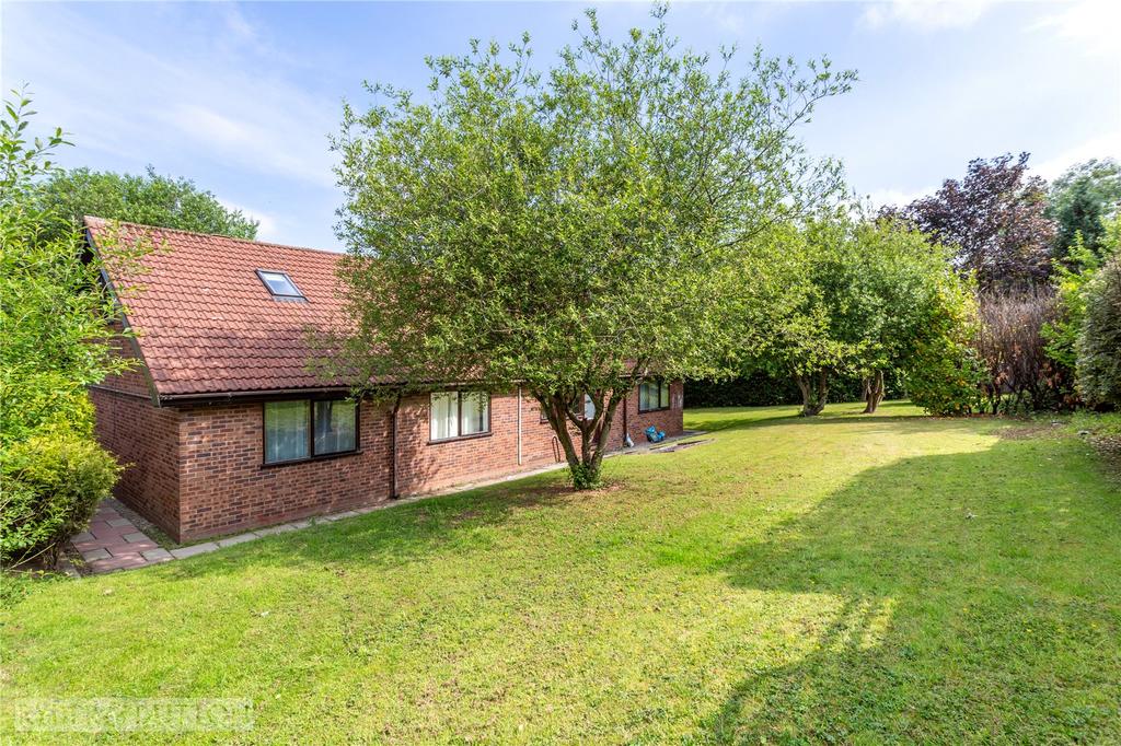 Holden Fold Lane, Royton, Oldham, Lancashire, OL2 5 bed detached