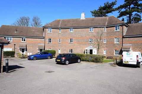 2 bedroom apartment to rent, St. Francis Close, Maidstone ME14