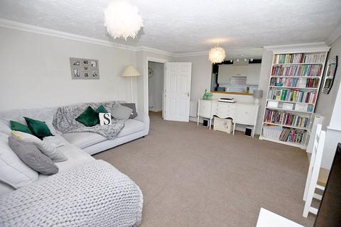 2 bedroom apartment to rent, St. Francis Close, Maidstone ME14