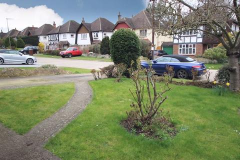 23 Chantry Hurst, Epsom, KT18 7BW