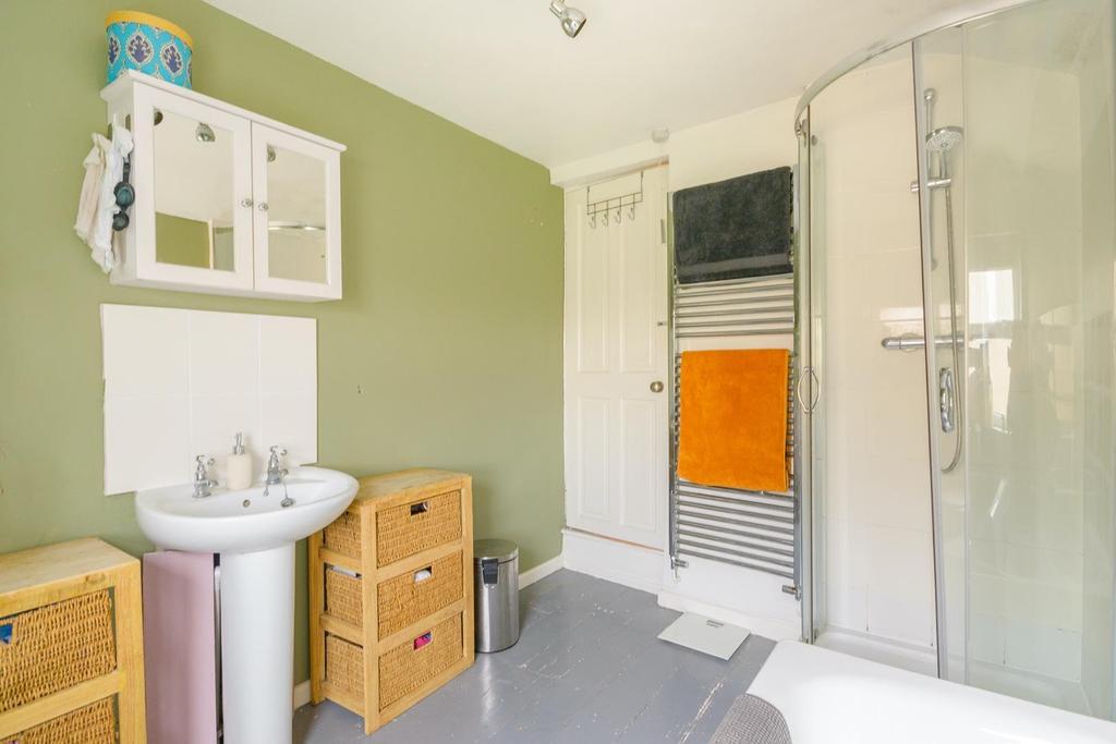 TEERTSNOSLEN41 - Bathroom B.jpg