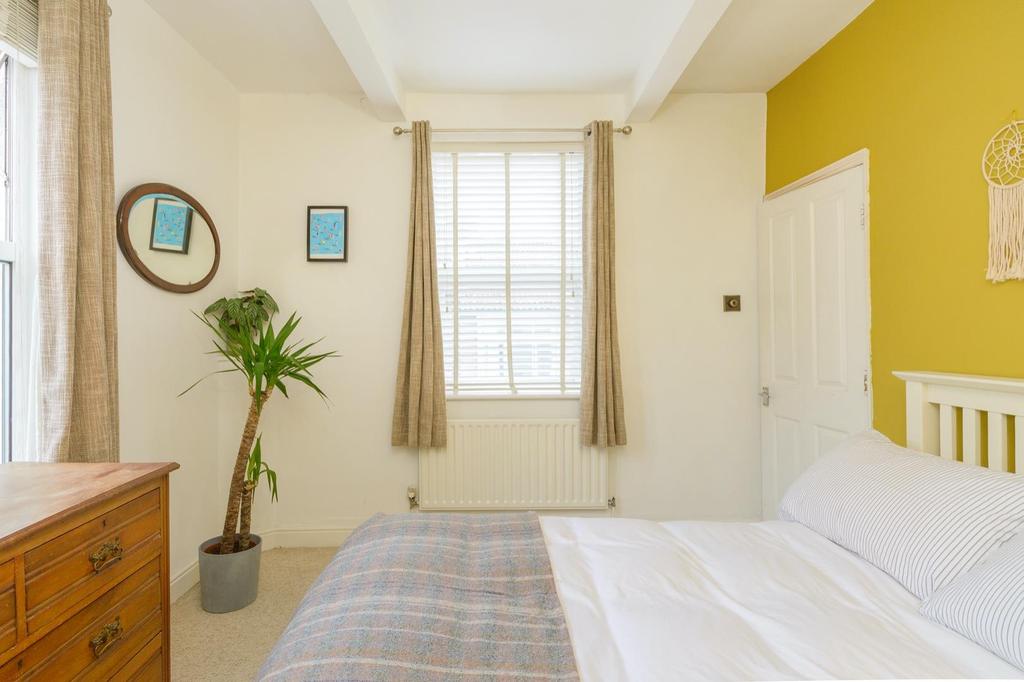 TEERTSNOSLEN41 - Bedroom A.jpg