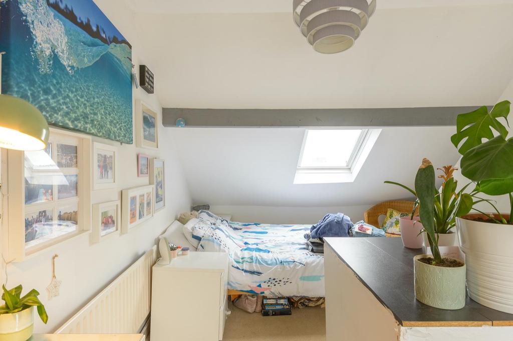 TEERTSNOSLEN41 - Bedroom J.jpg