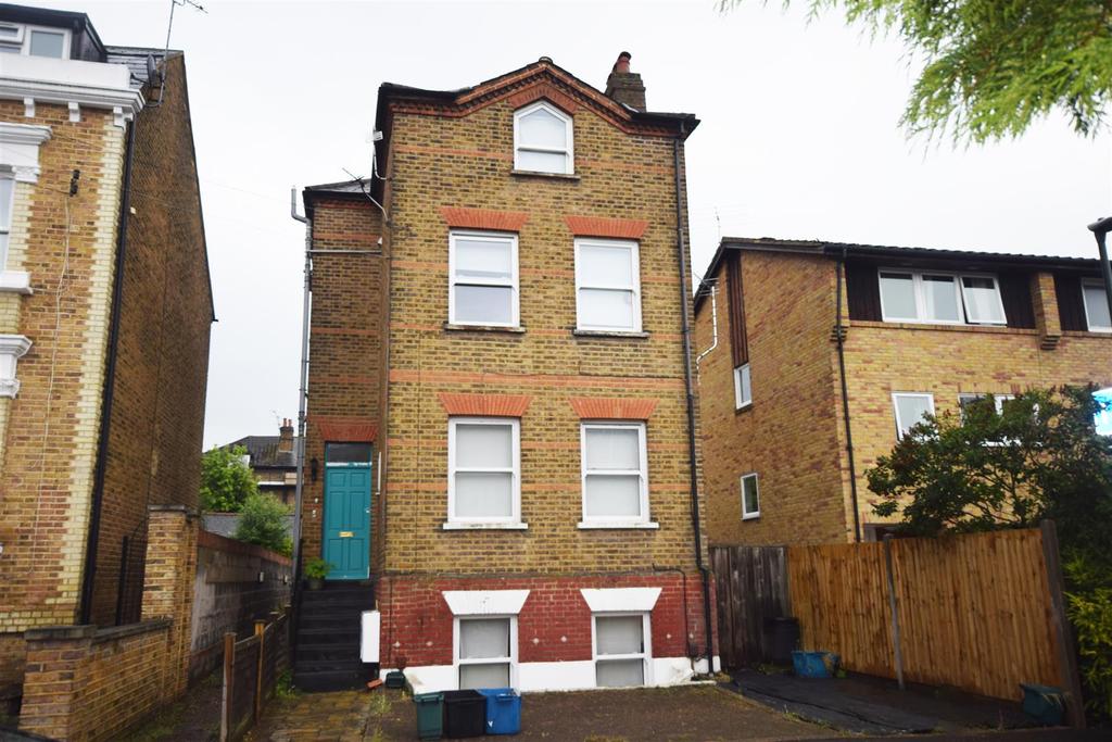Grosvenor Road, Twickenham, Middlesex 1 bed apartment £1,175 pcm (£