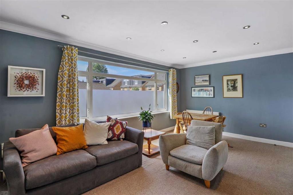 Chelsfield Gardens, Sydenham 2 bed £385,000