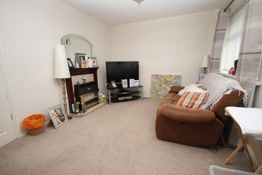 Stonegate Road, Thorpe Edge, Bradford 3 bed townhouse £110,000