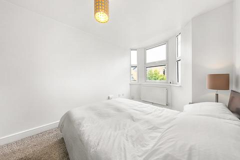 Flat 2, 18 Morval Road, London, SW2 1DQ