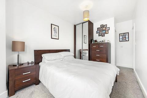 Flat 2, 18 Morval Road, London, SW2 1DQ