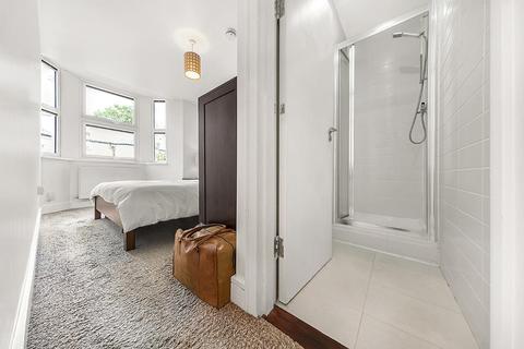 Flat 2, 18 Morval Road, London, SW2 1DQ