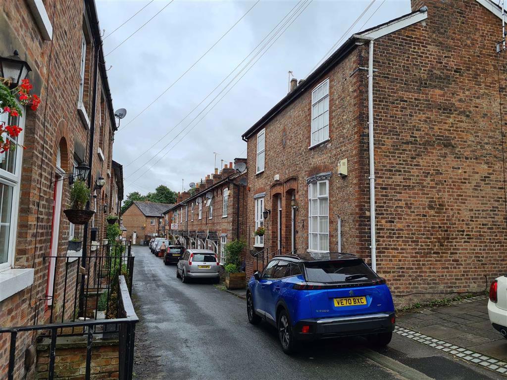 River Street, WILMSLOW 2 bed terraced house £1,100 pcm (£254 pw)