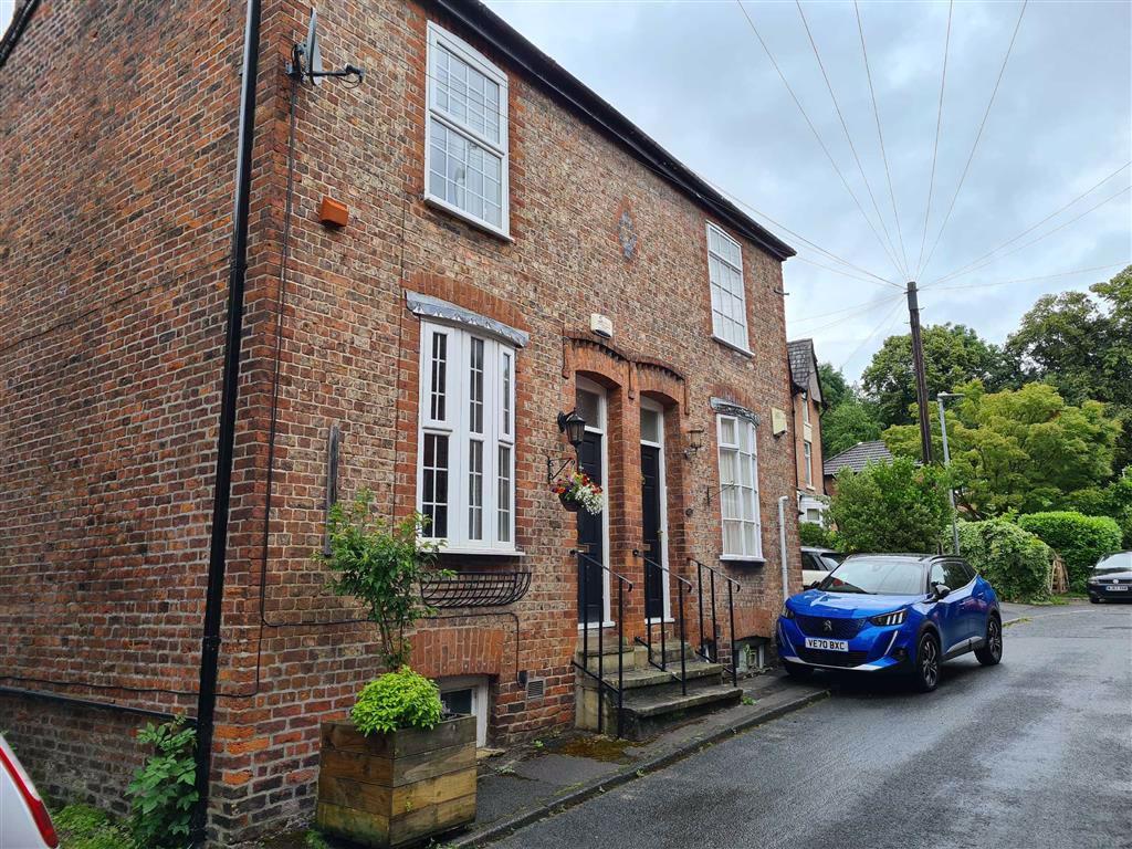 River Street, WILMSLOW 2 bed terraced house £1,100 pcm (£254 pw)
