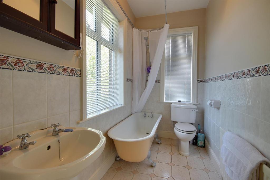 En-Suite Bathroom
