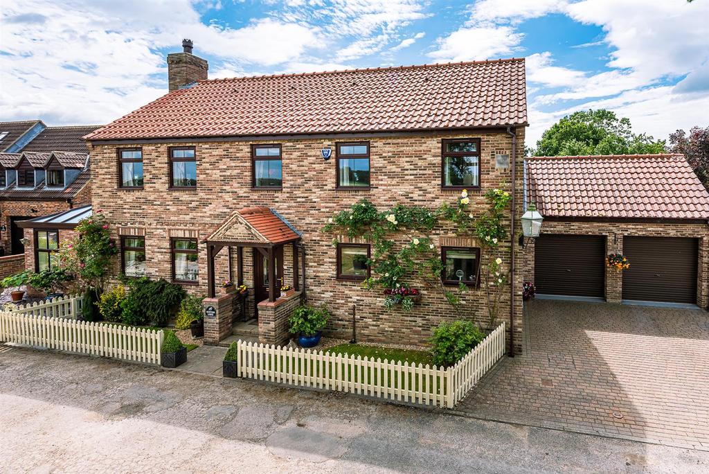 East Lane, Moor Monkton, York, YO26 8JA 4 bed detached house £550,000