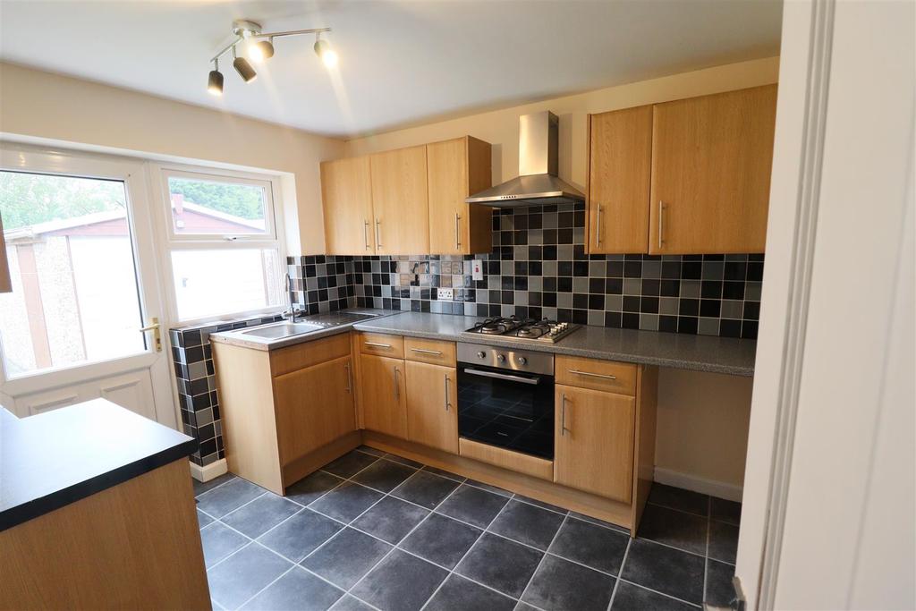 Buttfield Road, Hessle 3 bed semidetached house £625 pcm (£144 pw)