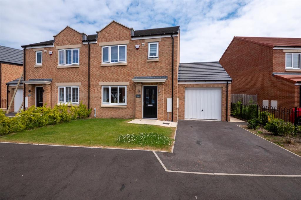 Brookdale, Thurcroft, Sunderland 3 bed semidetached house £215,000