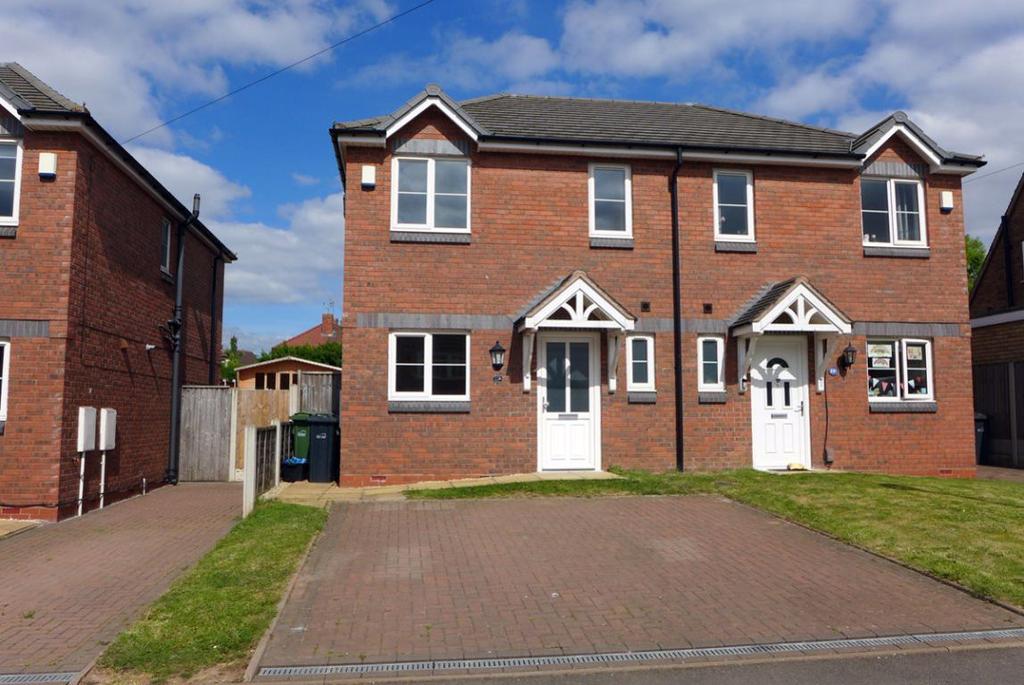 Oak Park Road, Wordsley 3 bed semidetached house £775 pcm (£179 pw)
