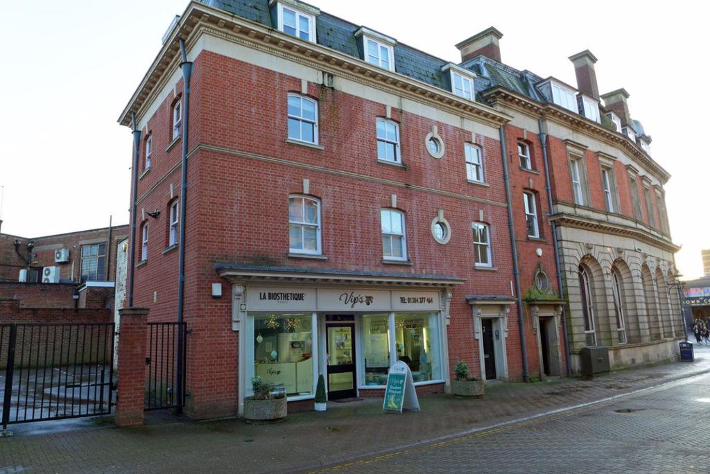 Coventry Street, Stourbridge 1 bed apartment £525 pcm (£121 pw)