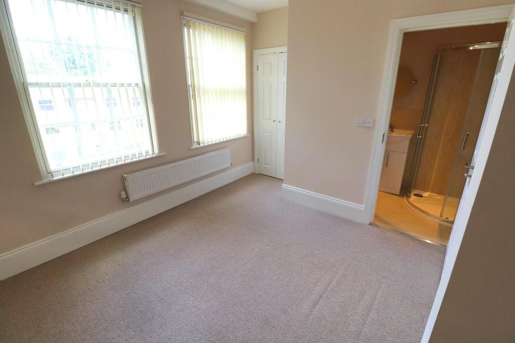 06 - Bed 1.jpg