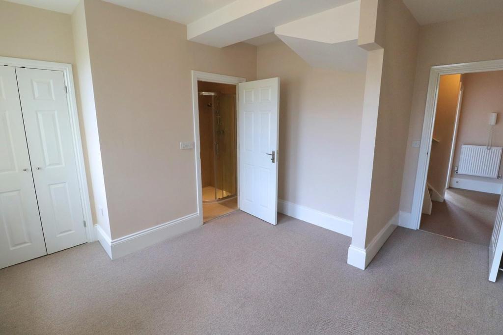 07 - Bed 1.jpg